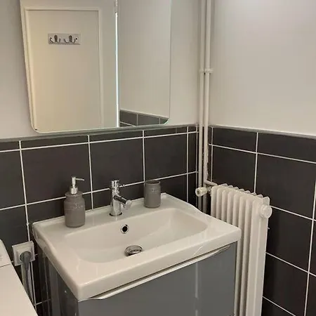 Appartement Le Niel - Spacieux - Wifi - Parking Gratuit 19h-7h *